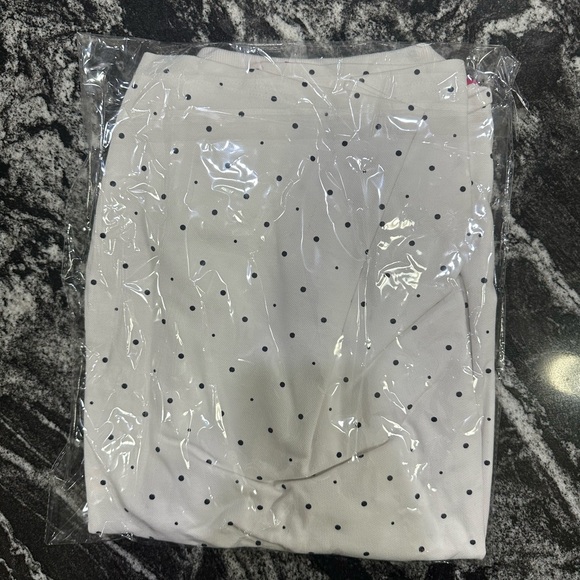 1 NEW White U.S. Polo Assn Shirt with Black Dot Print & Pink Accent - Picture 3 of 4